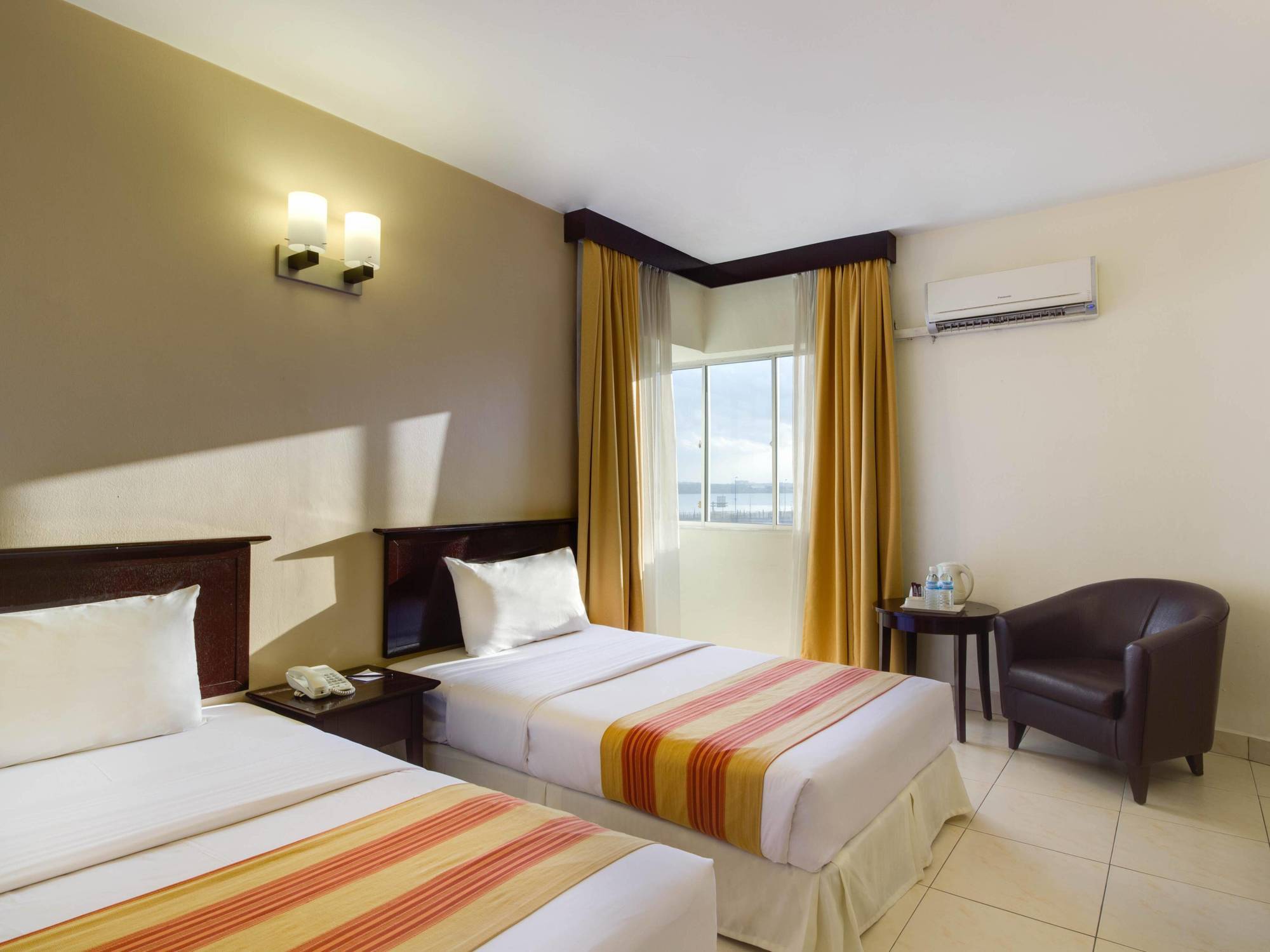 Erya By Suria Johor Bahru Hotel Bagian luar foto