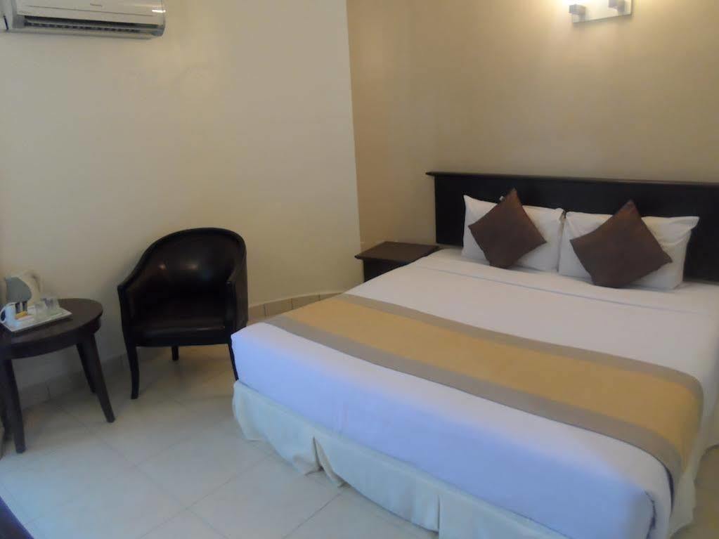 Erya By Suria Johor Bahru Hotel Bagian luar foto