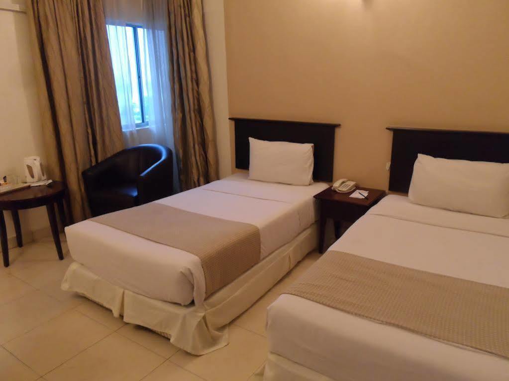 Erya By Suria Johor Bahru Hotel Bagian luar foto
